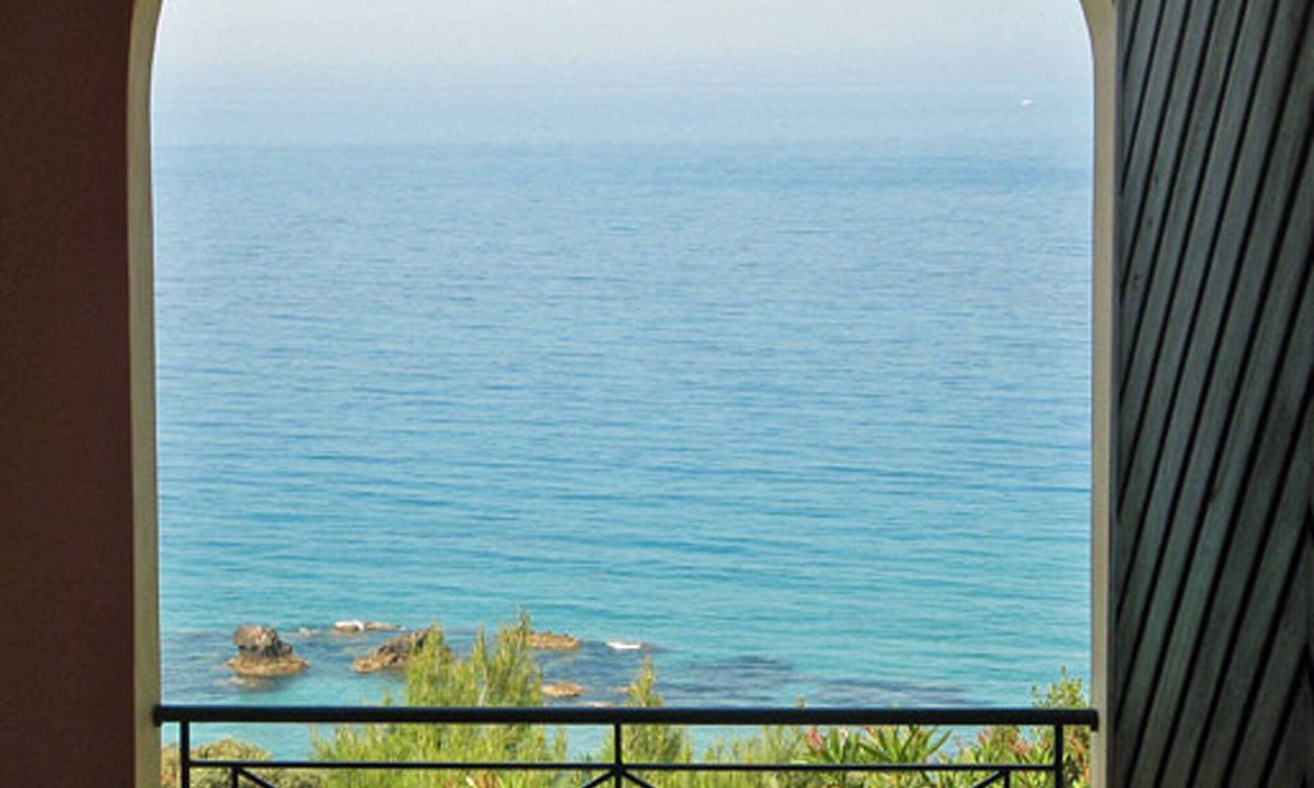Parelia Apartment | Studio Apartments Swimming Pool and sea view on Pelekas Beach