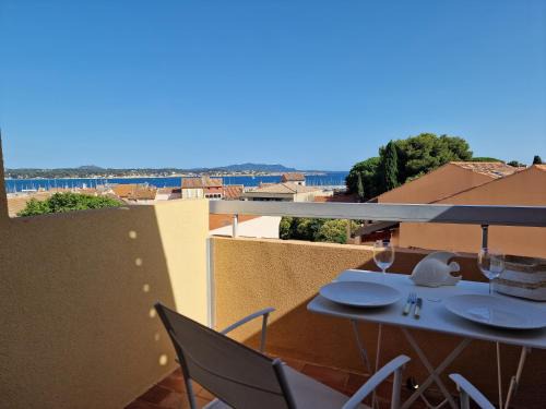 Bandol Apartment | Studio cœur de ville, proche des plages, vue mer
