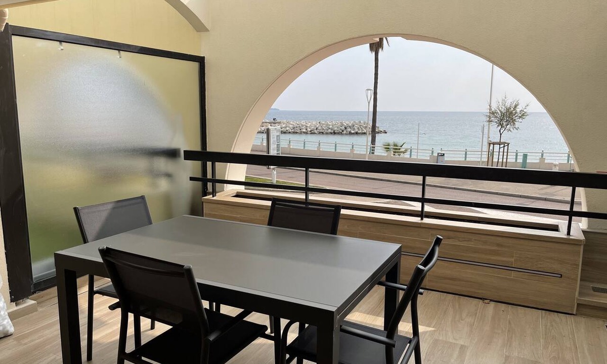 Le Suquet Apartment | Studio Cabin for 2 adults opposite the beach.