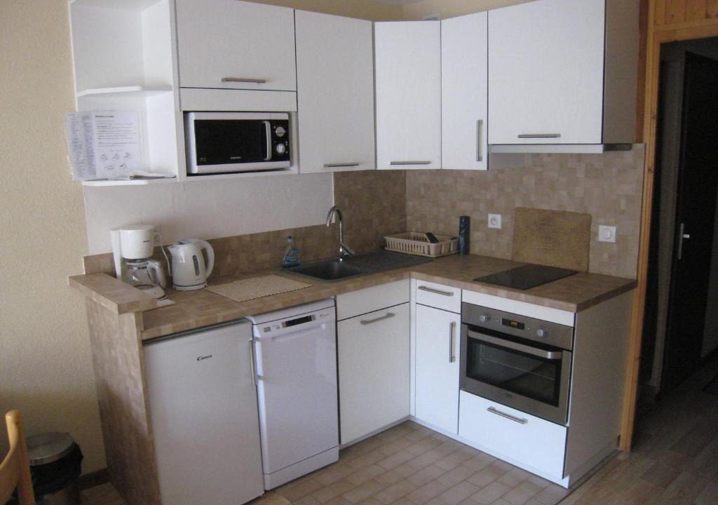 La Clusaz Apartment | Studio cabine au centre, balcon sud, parking, proche pistes et commerces - FR-1-459-89