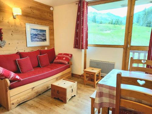 Plagne Villages Apartment | Studio-cabine rénové, balcon sud, pieds des pistes, 4 pers, Plagne Villages - FR-1-351-29