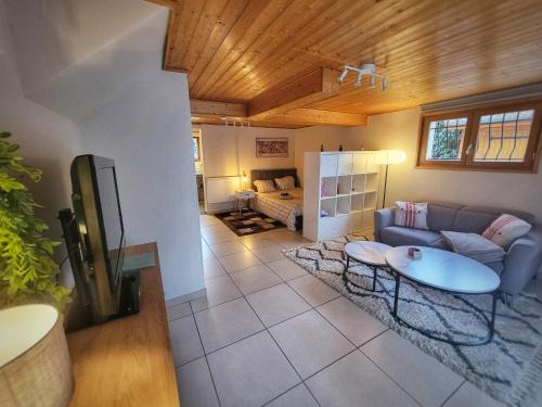 Arenthon Apartment | Studio Design 40m2 Calme avec Parking Proche Geneve et Annecy