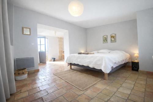 Rognes Apartment | Studio Est - 30 m2 Domaine viticole Château Barbebelle - Jardin & Boulodrome partagés