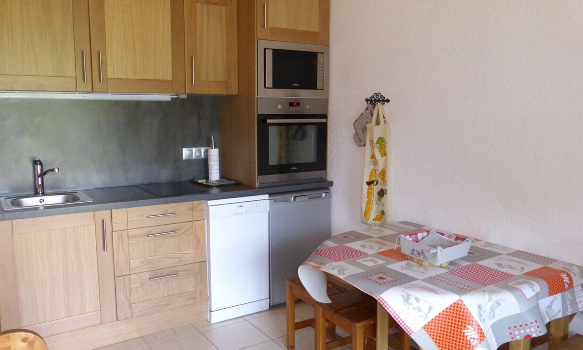 Combloux Apartment | Studio for 4, opposite ski lift, private terrace