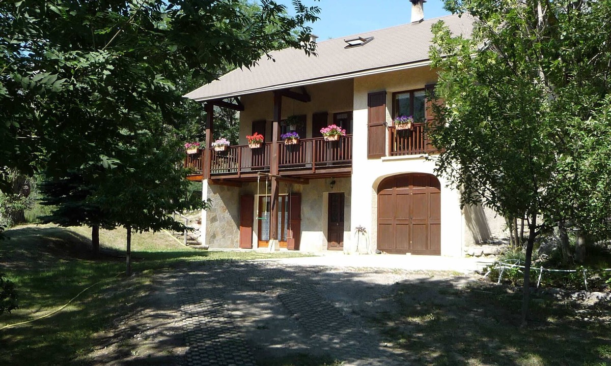 Puy-Saint-Andre Apartment | Studio in a detached house near Briançon Serre Chevalier