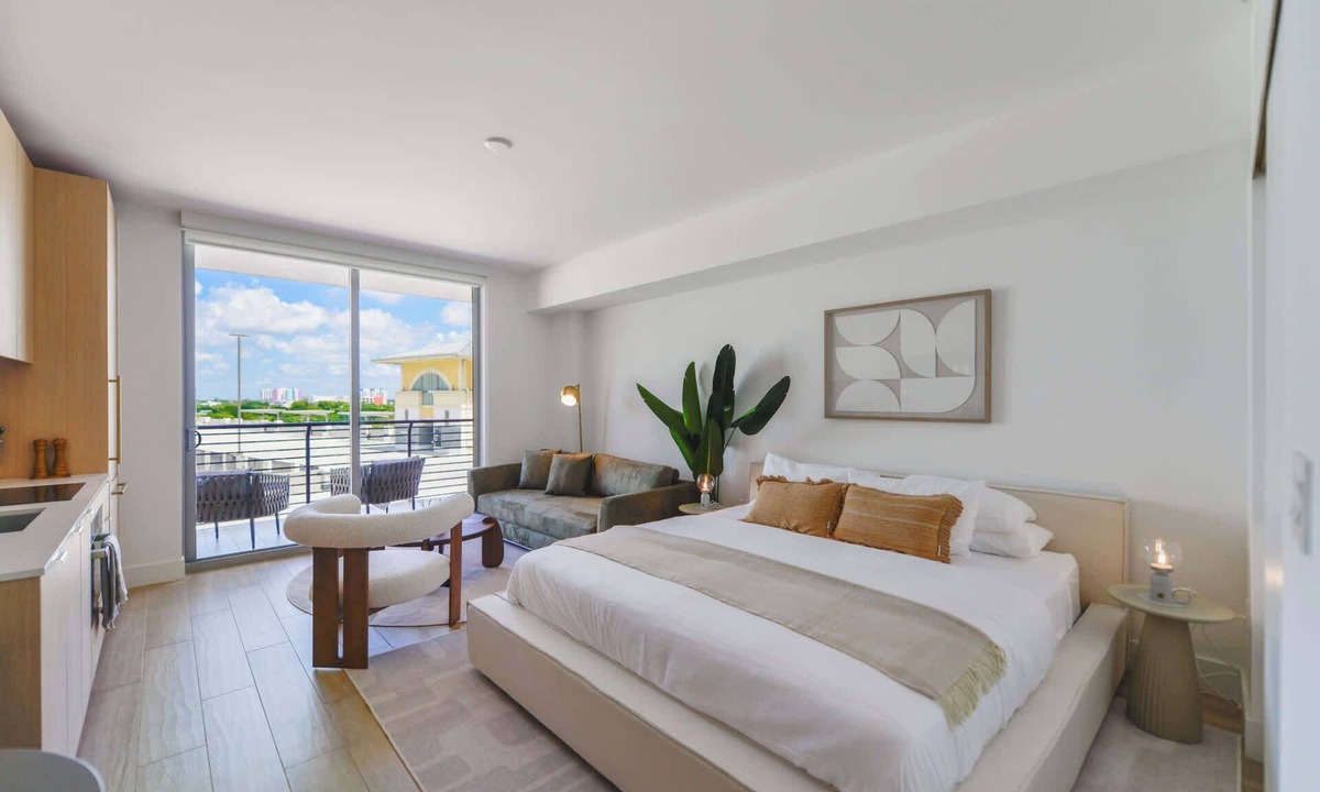 Midtown Apartment | Studio in Midtown | Standard Miami - Pool & Gym