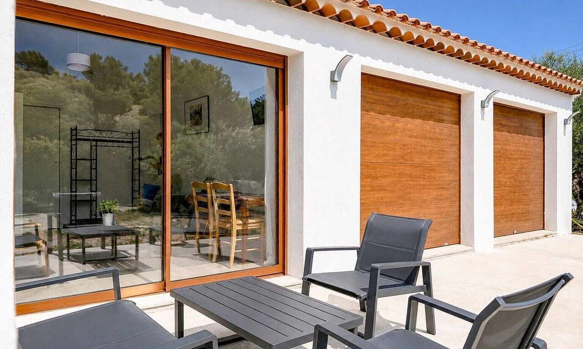 Roquevaire Apartment | Studio "JK" with Private Terrace and Wi-Fi