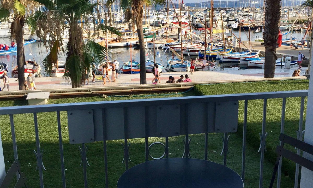 Sanary-sur-Mer Apartment | Studio on the port Sanary Sur Mer