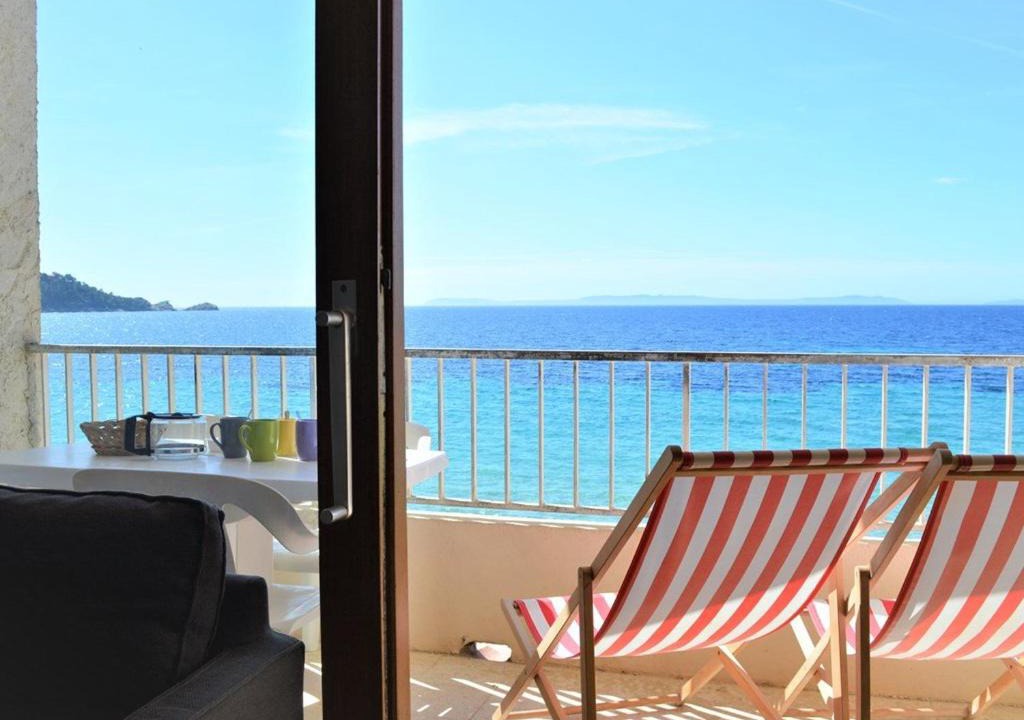 Cavaliere Beach Apartment | Studio sur plage Cavalière avec terrasse, 1er étage, 2 couchages - FR-1-251-80