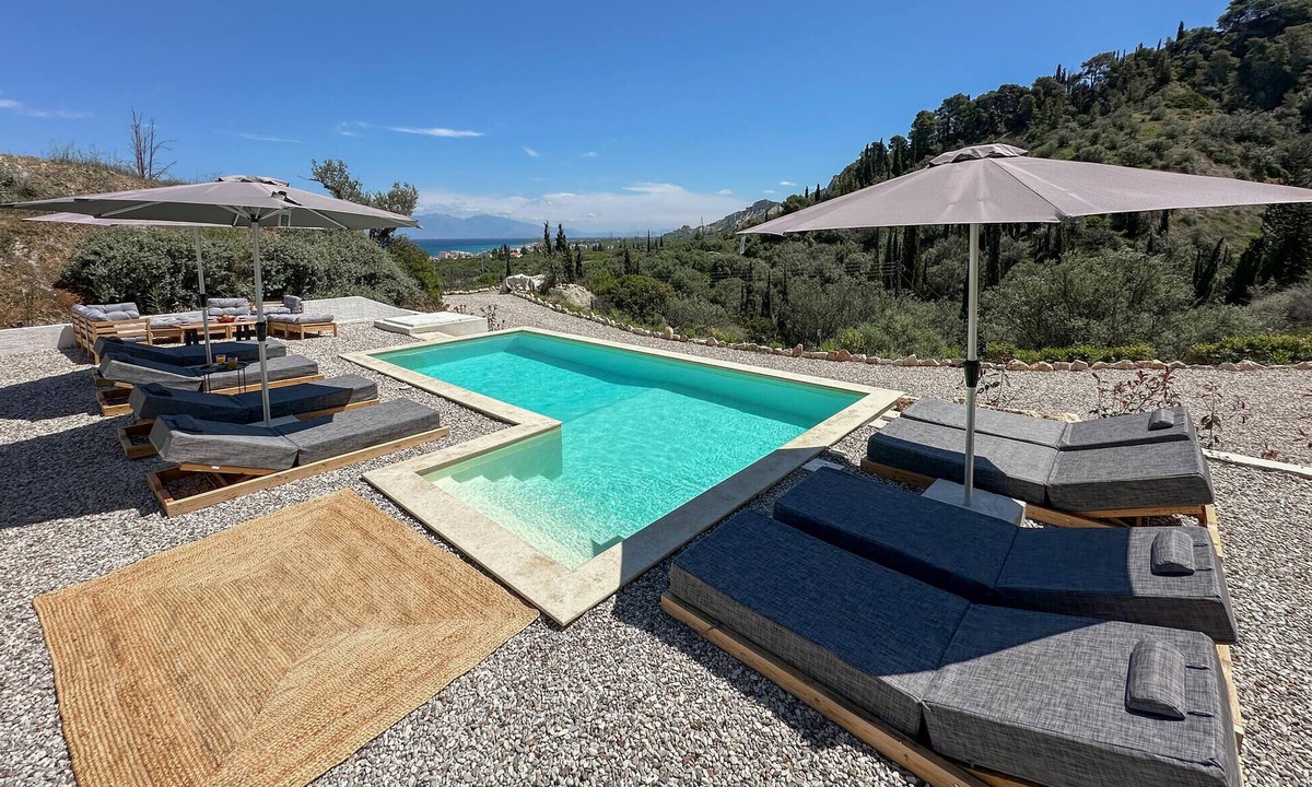 Evrostina House | Stunning home in Xylokastro with house a mountain view
