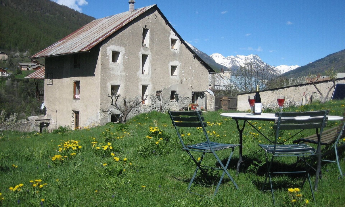 Forville Apartment | stunning, light, bright studio apartment - Briancon/Serre Chevalier - sleeps 4