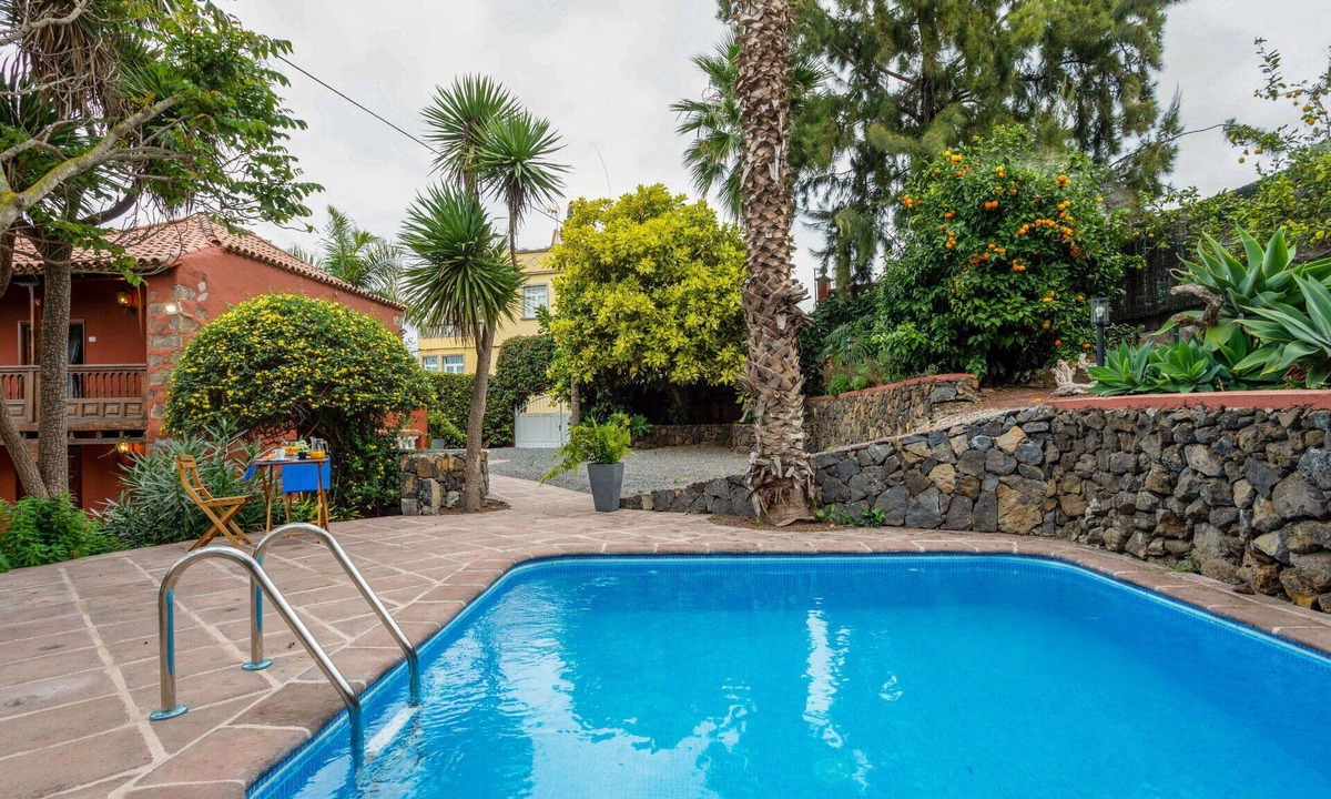 Los Gomez House | Stunning private villa for 8 guests with WIFI, private pool, TV, patio and panoramic view