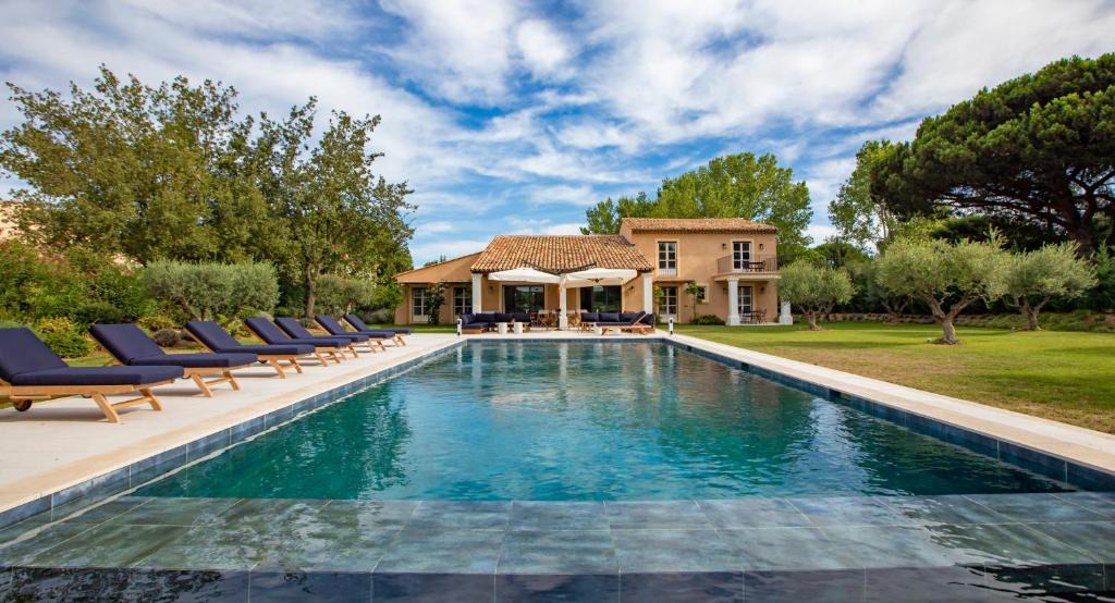 Saint-Tropez Villa | Sumptuous Villa facing the Bay of Canebiers