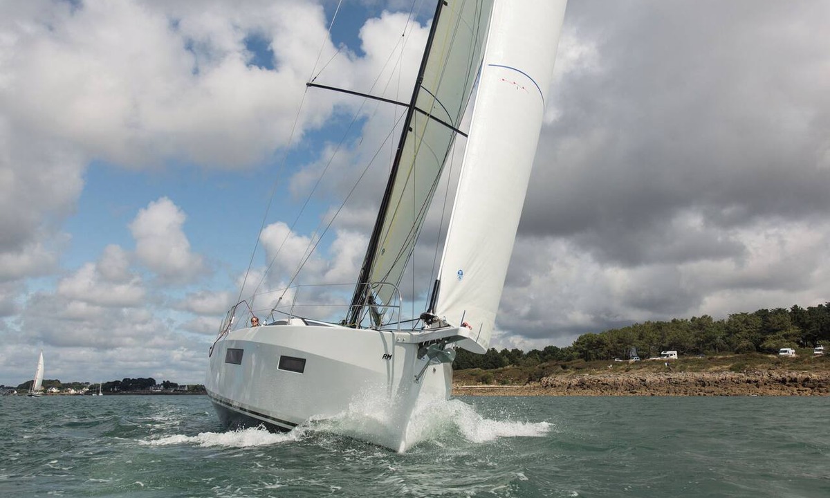 La Faviere Boat Rental | Sun-Kissed Sailing Adventure in Provence-Alpes-Côte d'Azur