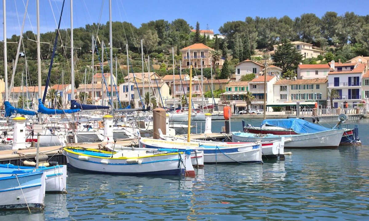Skiathos Boat Rental | Sun-Kissed Sailing Adventure in Provence-Alpes-Côte d'Azur