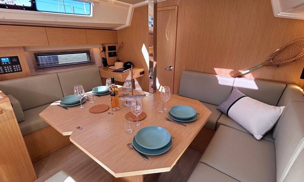 Port Grimaud Boat Rental | Sun-Kissed Sailing Adventure in Provence-Alpes-Côte d'Azur