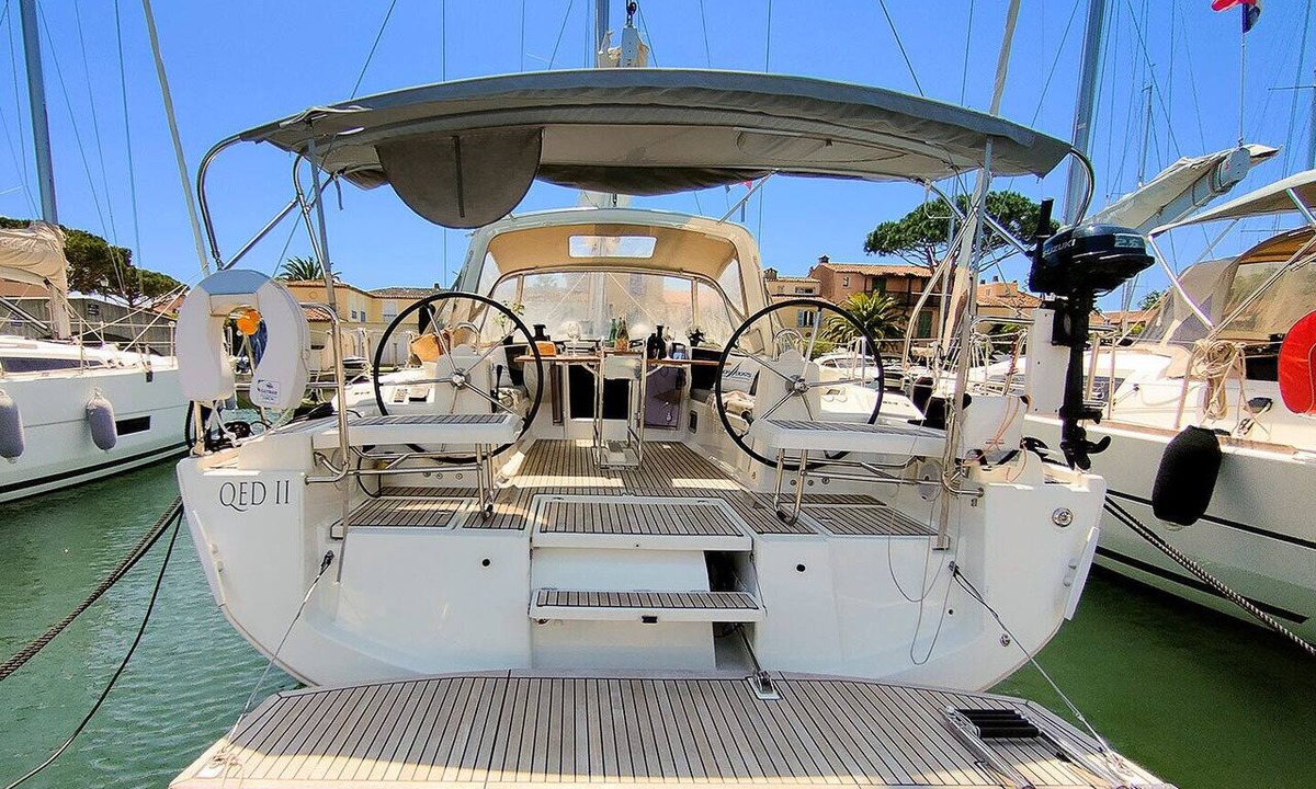 Port Grimaud Boat Rental | Sun-Kissed Sailing Adventure in Provence-Alpes-Côte d'Azur