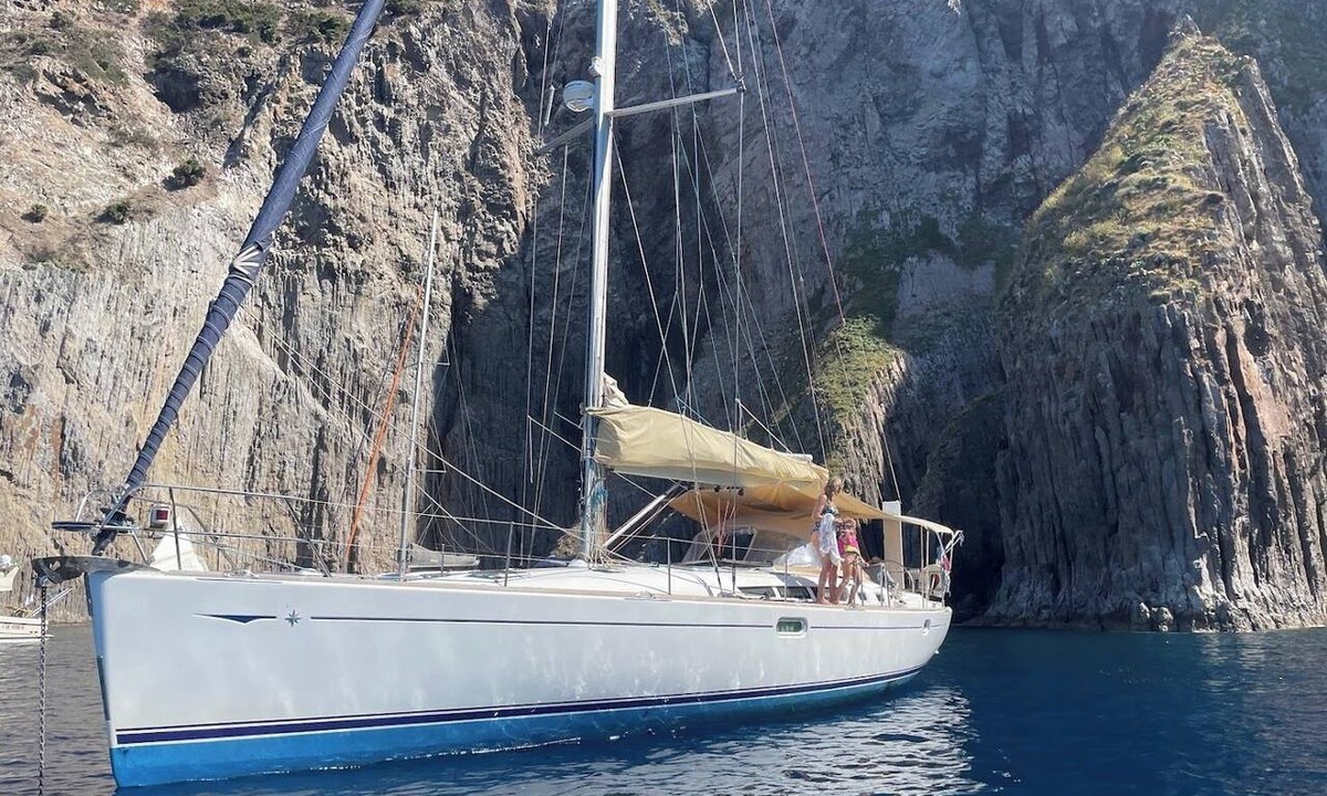 Port Grimaud Boat Rental | Sun-Kissed Sailing Adventure in Provence-Alpes-Côte d'Azur