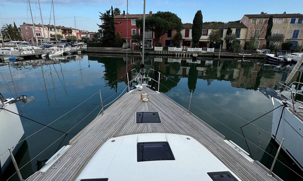 Port Grimaud Boat Rental | Sun-Kissed Sailing Adventure in Provence-Alpes-Côte d'Azur