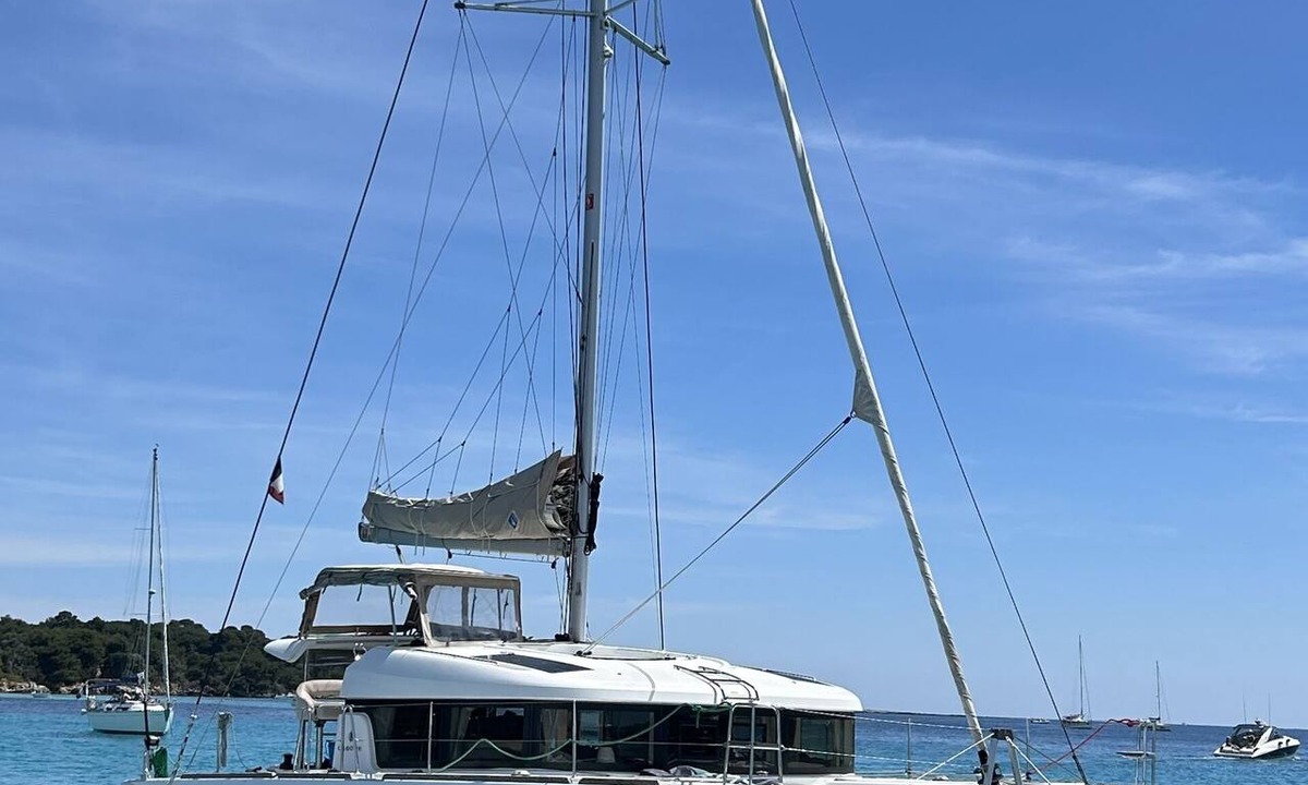 Toulon - Hyeres Boat Rental | Sun-Kissed Sailing Adventure in Provence-Alpes-Côte d'Azur