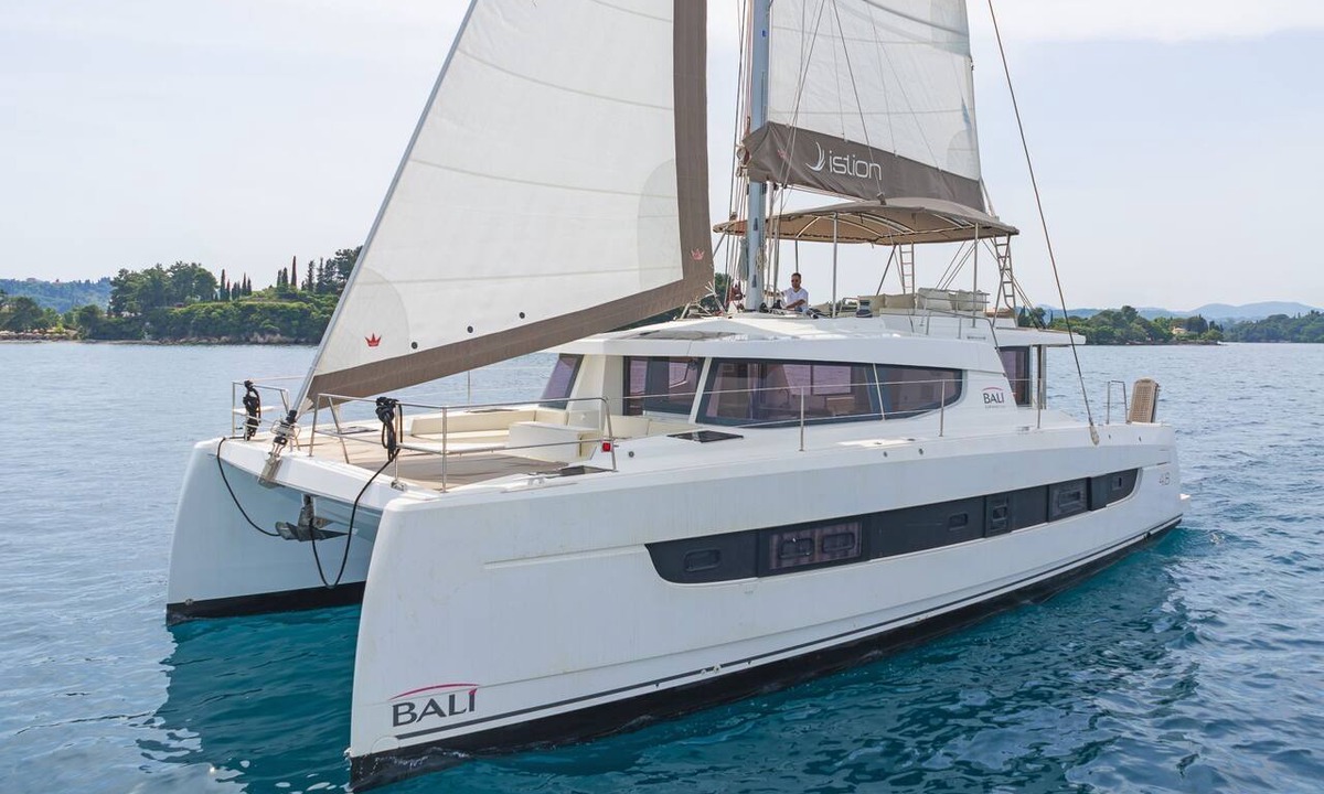 Alimos Boat Rental | Sun-Kissed Sailing Adventure in Islas Sarónicas