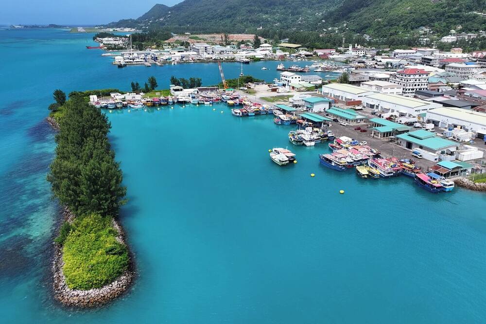 Eden Island Boat Rental | Sun-Kissed Sailing Adventure in Isla de Mahe, Seychelles