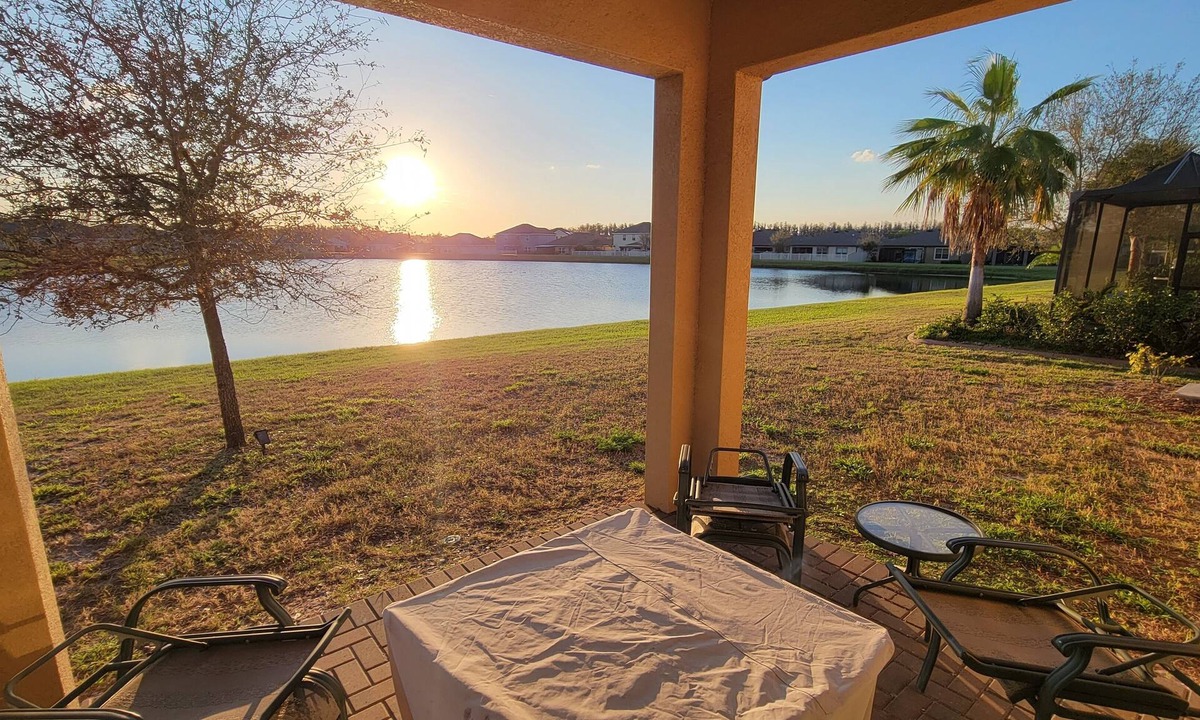 Sun City Center House | SUNCITY CENTER PIANO HOUSE WITH WONDERFUL LAKE VIEW.nSNOWBIRTD WELCOME