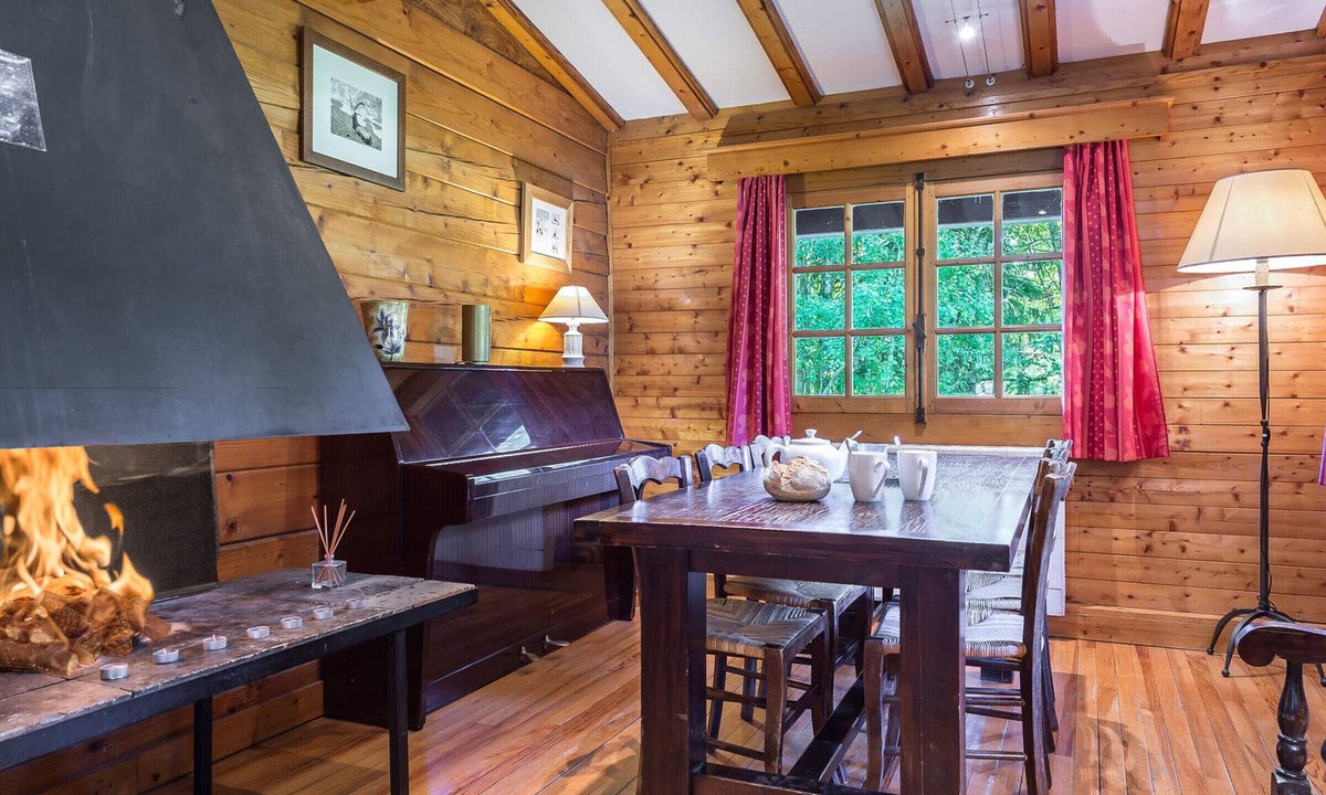 Le Planellet Ski Chalet | Sunny 2-bedroom chalet in Megève, near slopes