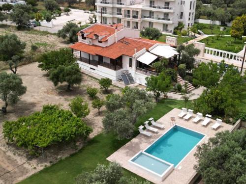 Faliraki Villa | Sunny Countryside Villa - With private pool