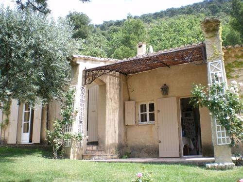 Seguret House | Sunny holiday home in Provence with pool