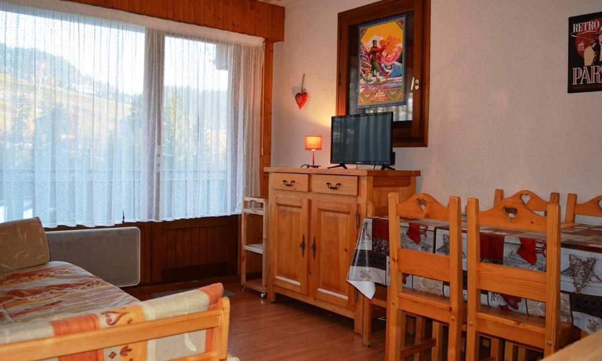 Le Chinaillon Apartment | Sunny Ski Studio with Parking - Sleeps 4, Near Slopes & Shops
