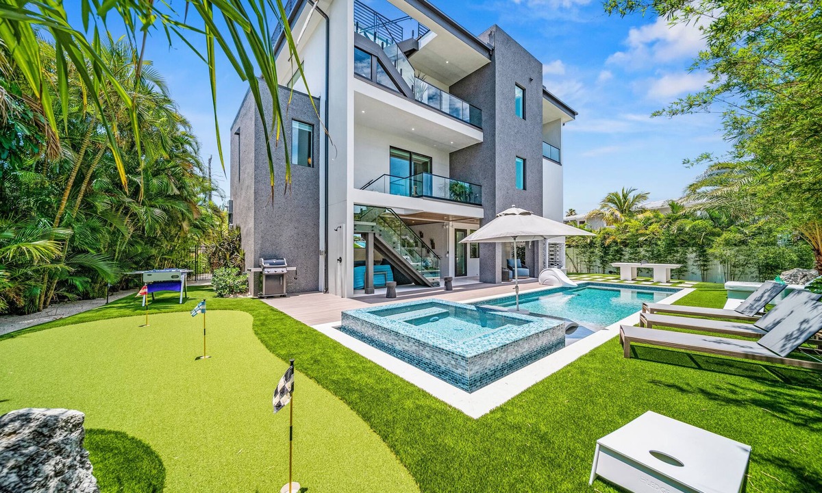 Anna Maria House | Sunset Reflections | LUXURY Home, Private Pool, Spa, Rooftop, Game Room, and MORE!