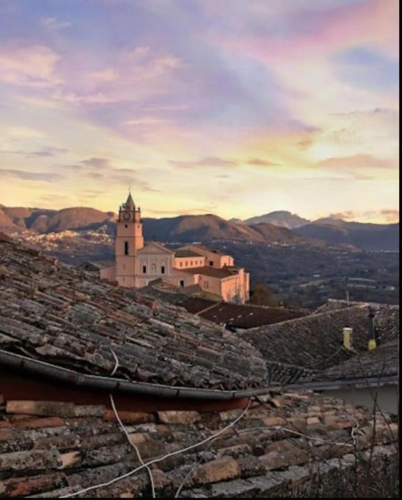 Montefalcione Apartment | Superbe Appartement de 5 pièces avec 3 grandes chambres situé dans un jolie village