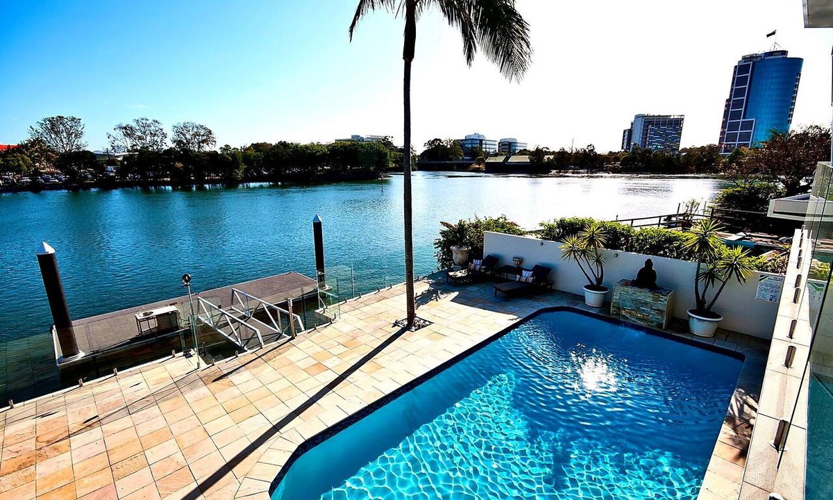 Surfers Paradise House | Surfers Paradise Escape (Huge Heated Pool)