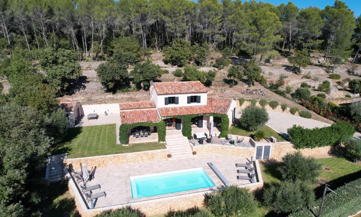 Entrecasteaux Villa | Swimming pool heated between 28° and 30° all season long