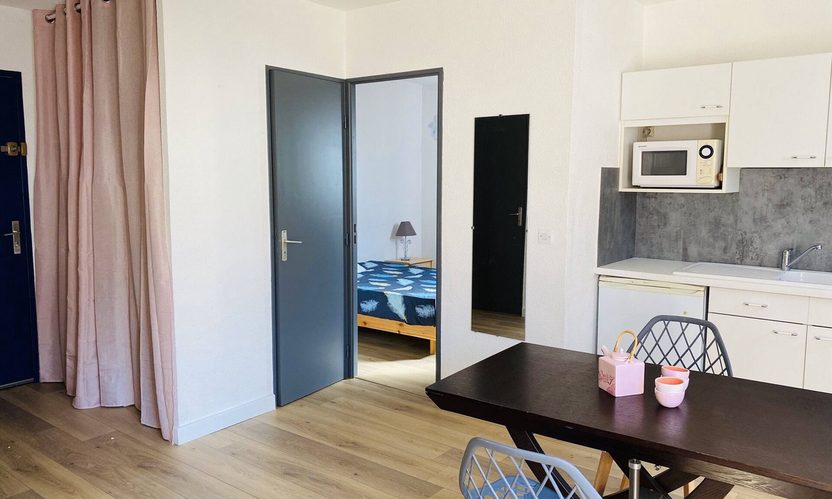 Greoux-les-Bains Apartment | T2 apartment 100 meters bright, fully furnished baths