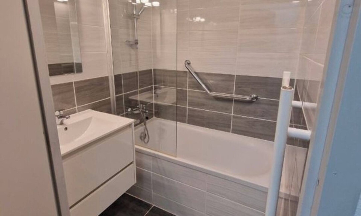 Allevard Apartment | T2 furnished - 29m2 - Opposite the thermal baths - Balcony and swimming pool