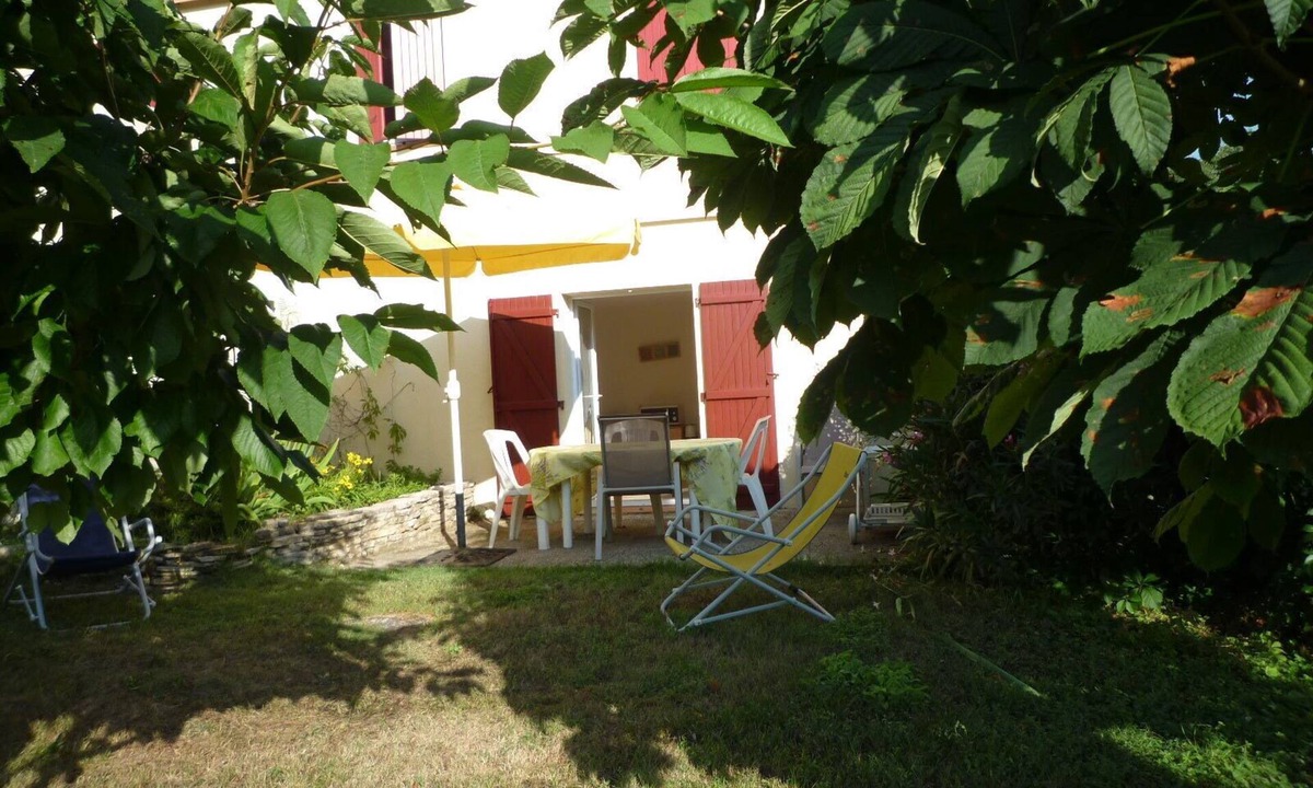 Cadenet Apartment | T2 ground floor villa level access terrace garden