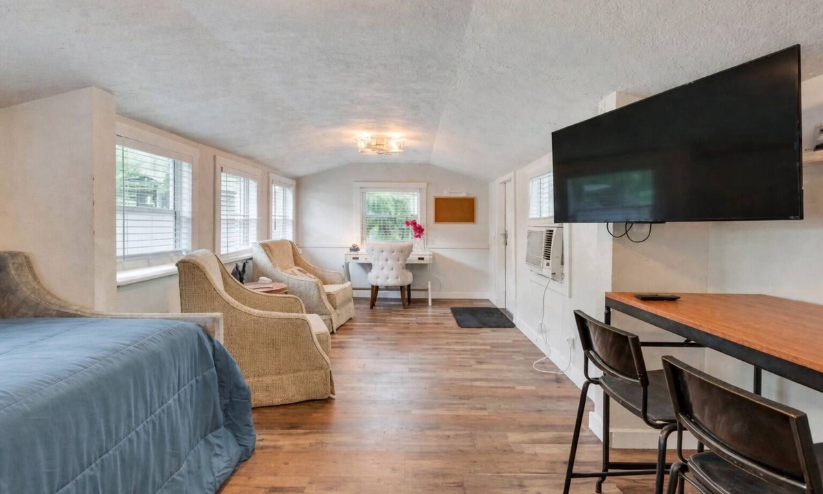 Dixieland House | The Boho Hut in Dixieland Lakeland is a must see.