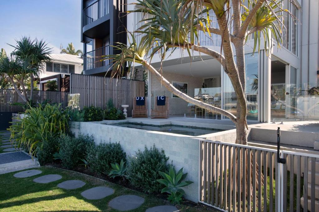 Palm Beach House | The Marlin: Stay 4 Pay 3