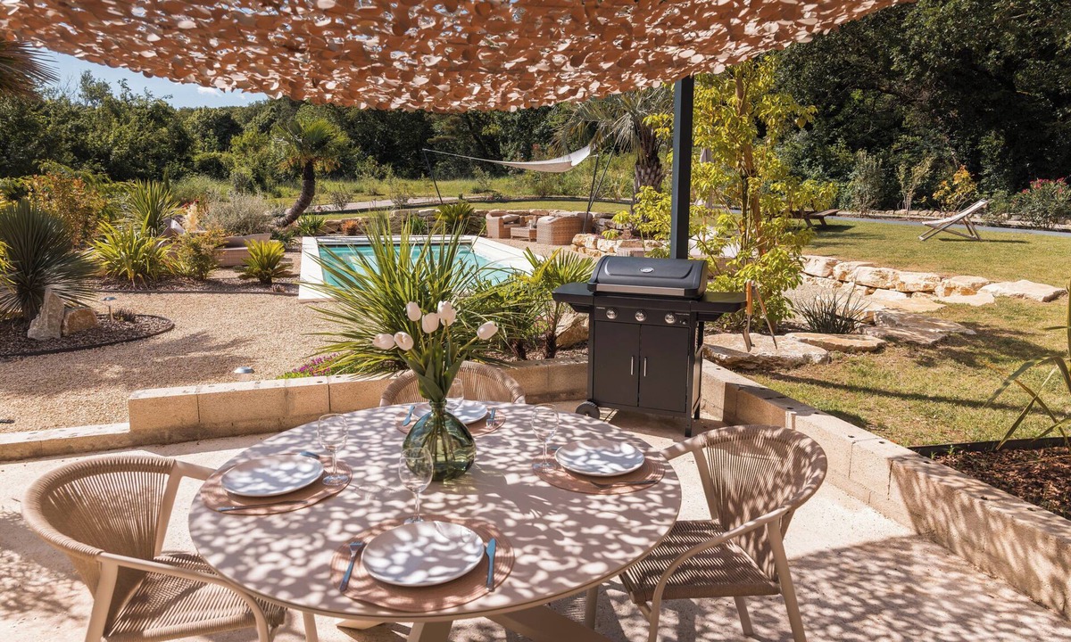 Condillac House | The Nest of the Tits – Charming cottage with pool near Montélimar