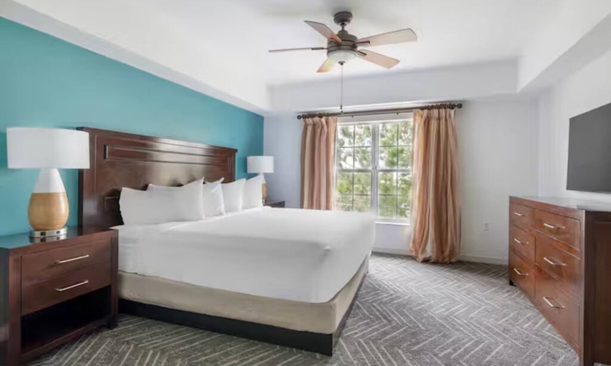 West Kissimmee Hotel | The Perfect Spot for Your Next Travel Experience! With Kitchen, Outdoor Pool!