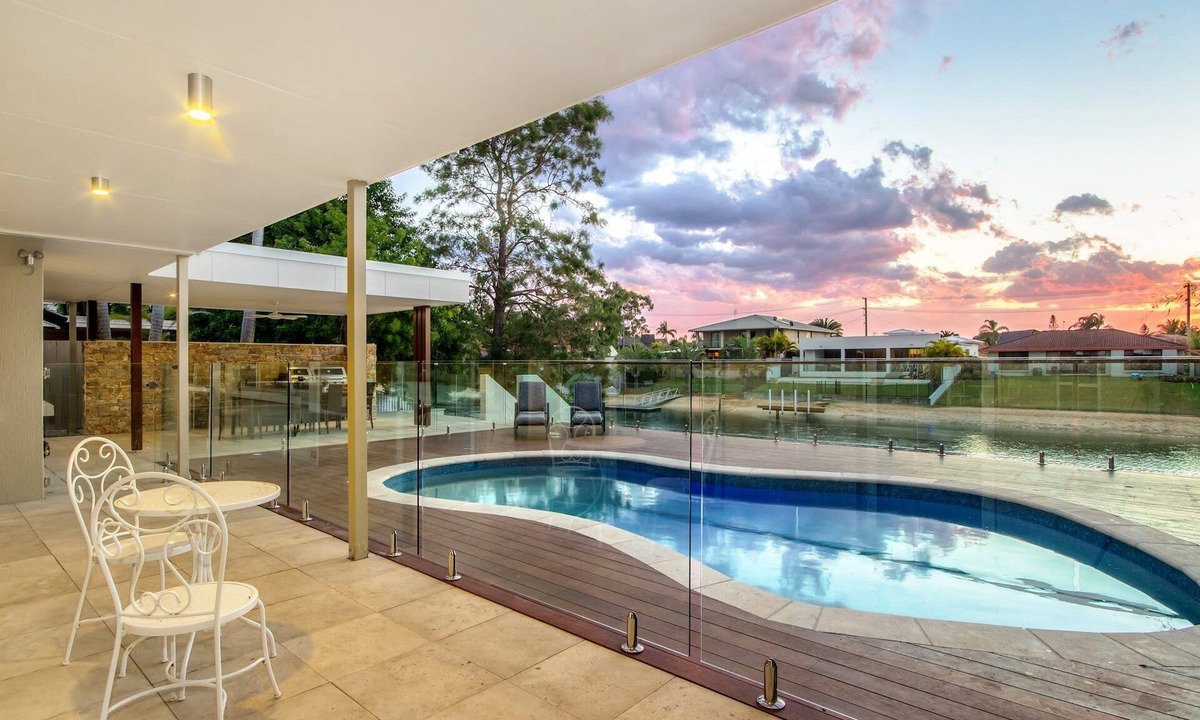 Mermaid Waters House | The Sands (Heated Pool)