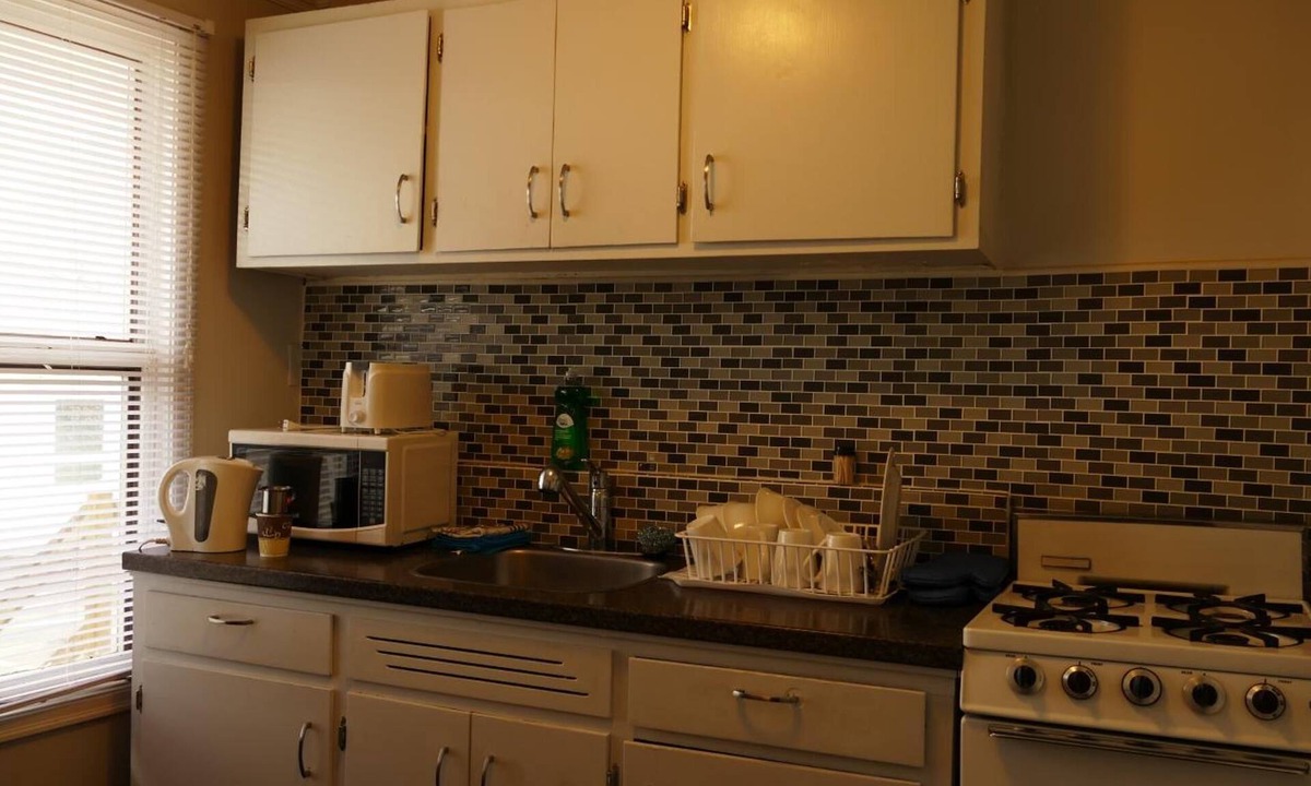 North River Hotel | The White Horse Motel