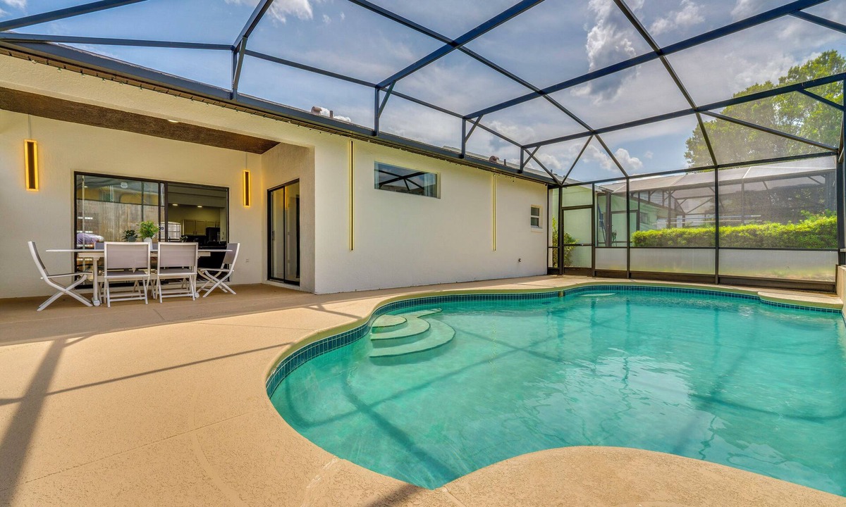 Lindfields House | Theme Park Hub 4 Mi to Disney! Poolside Retreat