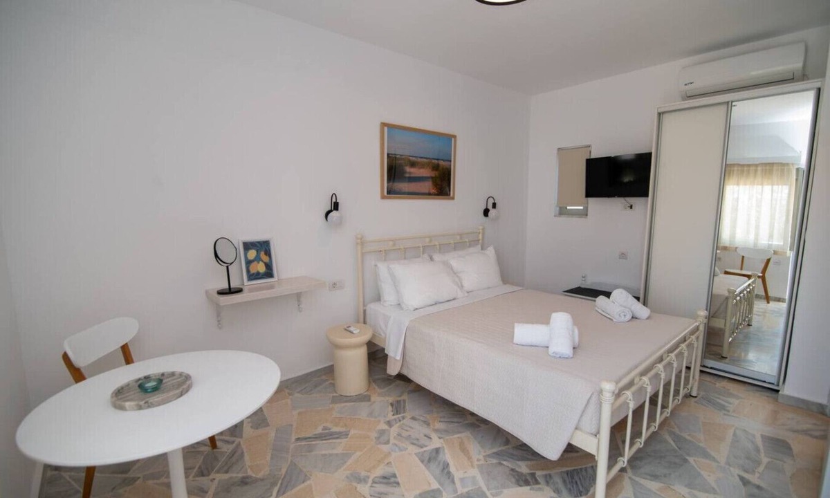 Kefalos Condo | Thines Studios : Studio C