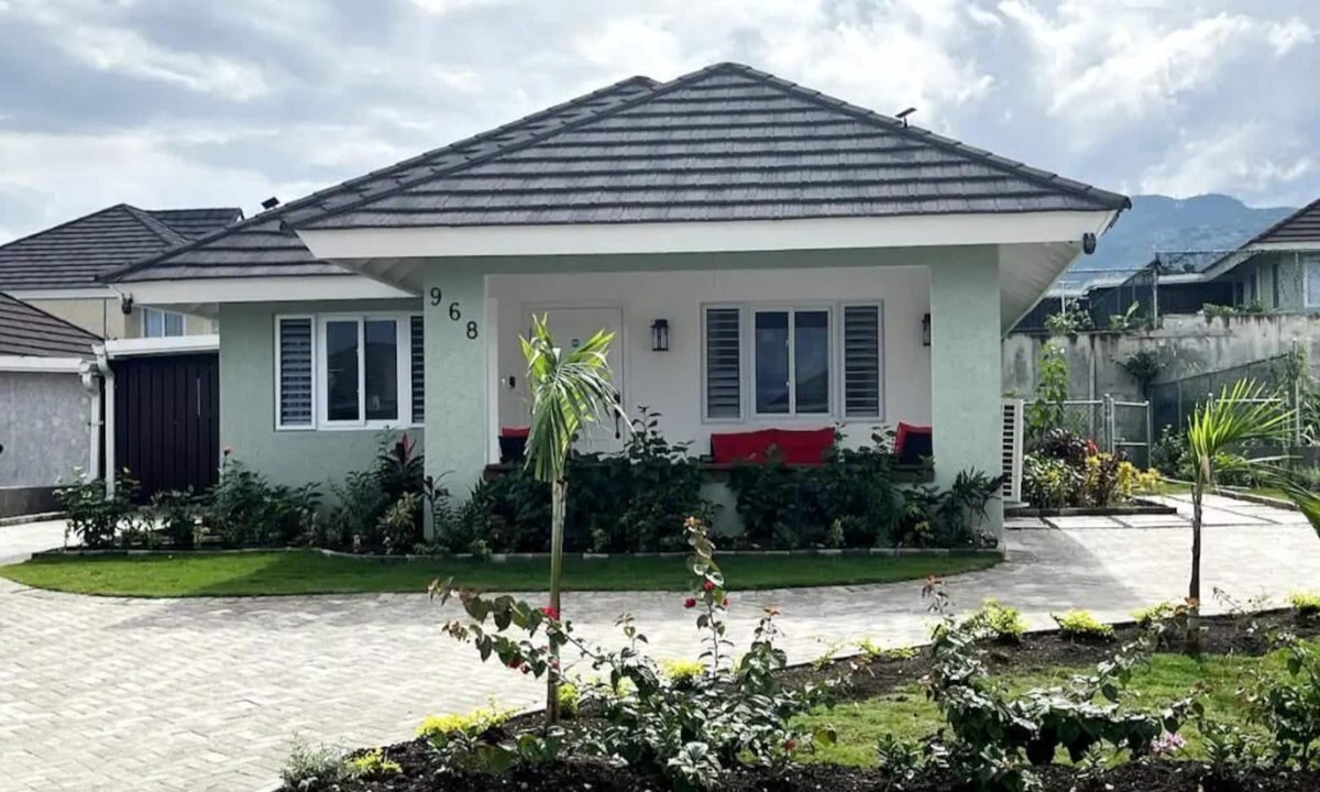 Mammee Bay Villa | This luxurious spacious 3 bedrooms, 2 full bathrooms villa.