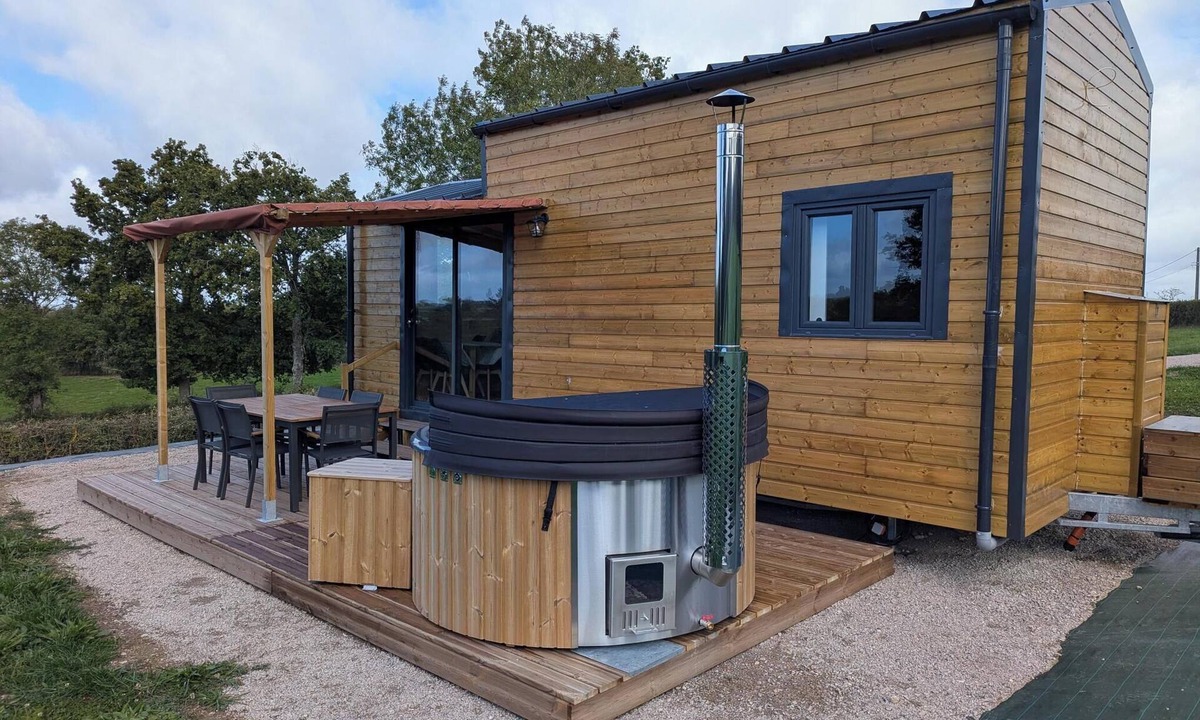 Commentry Ski Chalet | Tiny house in Allier sleeps 4, with Finnish bath