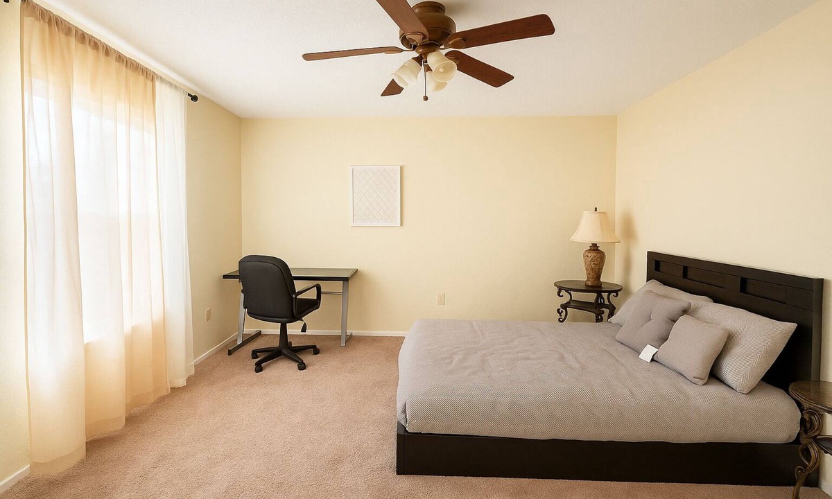 Lakeland House | Townhouse Charm in Lakeland