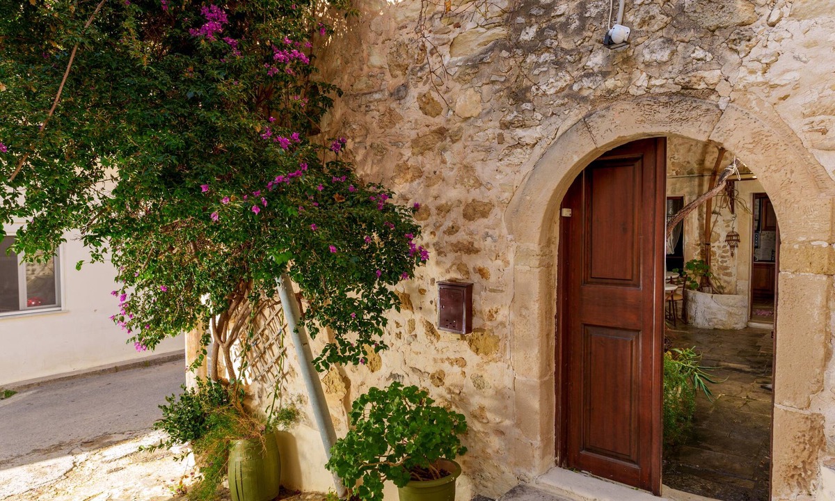 Agios Myronas Hotel | Traditional Cretan Houses